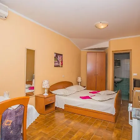 Apartment Studio 2 *